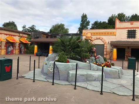 Entrance at Walibi Belgium | Theme Park Archive