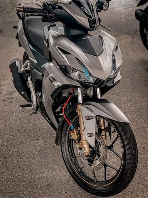 Sporty Silver Motorcycle On Top Of A Parking Lot