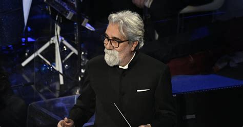 Sanremo 2023 Beppe Vessicchio Torna A Sorpresa Sul Palco Il