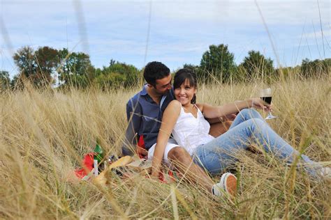 happy couple enjoying countryside picnic in long grass 12647490 Stock ...