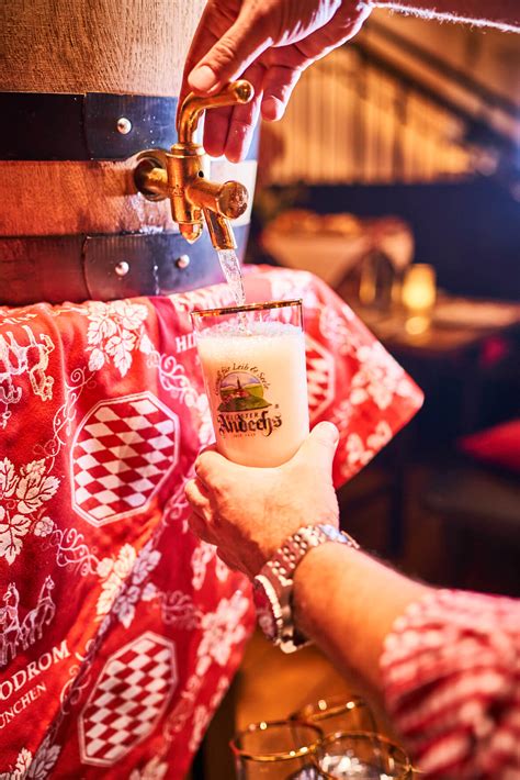 Reibung Polieren Bleistift andechser oktoberfest bier Nabe Gallone berühren