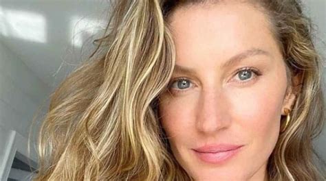 Gisele Bündchen exibe seu barrigão de grávida em foto rara