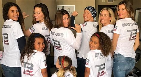 Tom Brady's family wears custom 'Brady's Ladies' jerseys | Larry Brown ...