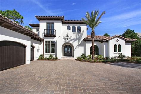 12 "Mediterranean Style" Stucco House Examples