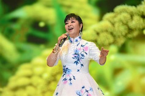 山东青州女高音歌唱家殷秀梅倾情演唱 人民图片网