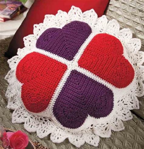 Crochet Heart Pillow ⋆ Crochet Kingdom