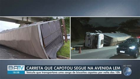 Motorista De Carreta Perde Controle E Tomba Em Uma Das Principais