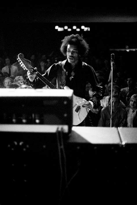 EC JH096 Jimi Hendrix Iconic Images