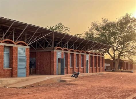 article 25 builds a school in niger using locally sourced laterite stone