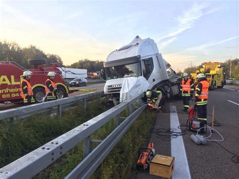 Sind Unsere Autobahnen Gef Hrlich Lkw Unfall A Weinheim