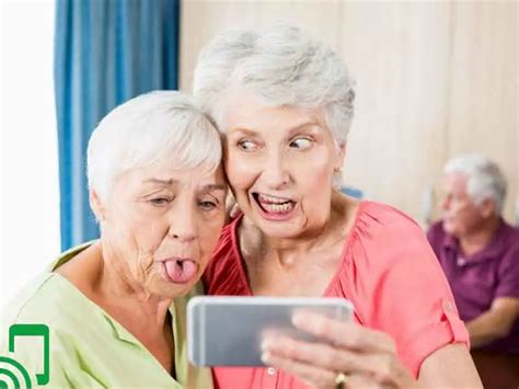 The 15 Best Verizon Flip Phones For Seniors 2020