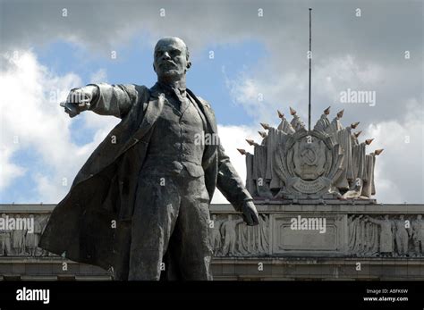 Lenin statue in front of House of Soviets, St Petersburg Stock Photo ...