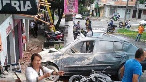 FOTOS Y VIDEO Un vehículo terminó en llamas al chocar contra una