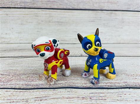 Paw Patrol Mighty Pups Light Up Badge Figure Spinmaster Chase Marshall 4580230436