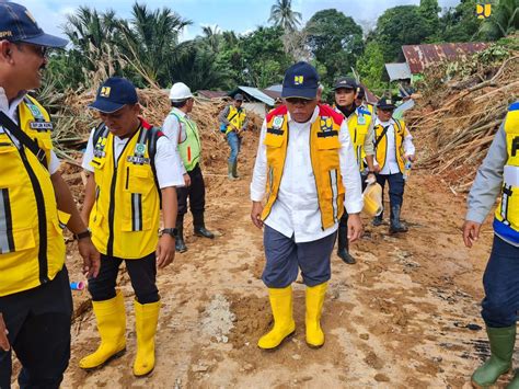 Menteri Basuki Tinjau Bencana Longsor Di Serasan Natuna Segera Siapkan