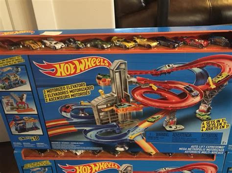 Hot Wheels Auto Lift Expressway Mega Metropolis Trackset Hobbies And Toys Toys And Games On Carousell