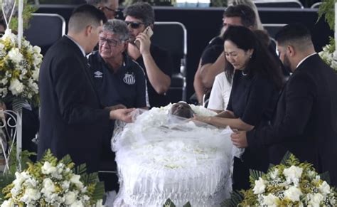 Pel Las Im Genes Del Funeral De O Rei En El Estadio Del Santos