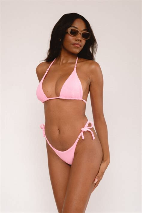 Hot Sexy Giulia Rosa Bikini Pics