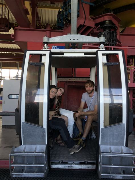 „strangers In A Gondola“ Salto