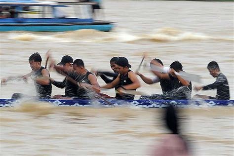 Lomba Pacu Perahu Daya Tarik Wisata Di Sungai Batanghari Jambi