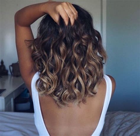 30 Glamorous Mid Length Curly Hairstyles For Women Medium Length Curly Hair Mid Length Curly