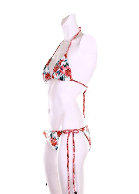 9 Hot Sexy Lauu Bikini Pics