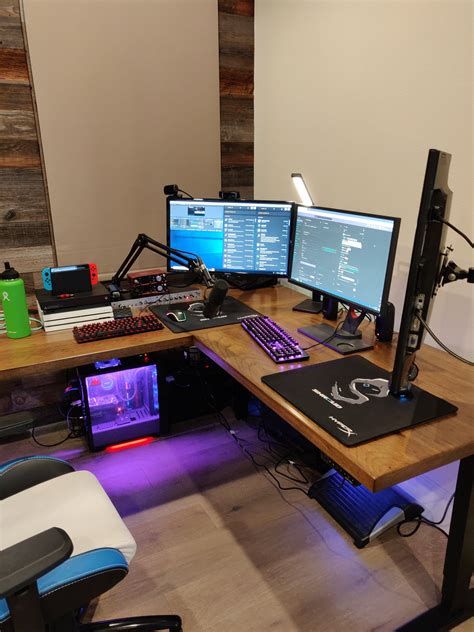 Any idea what desk shroud's got? : r/Shroud