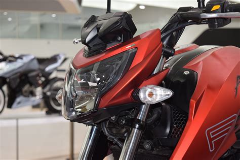 TVS Apache RTR 200 4V : Price, Features, Specifications