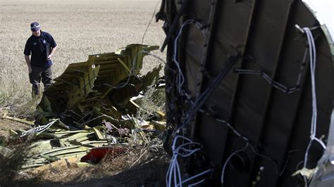 Vol MH17 Les Recherches Des Victimes Avancent Radio Canada