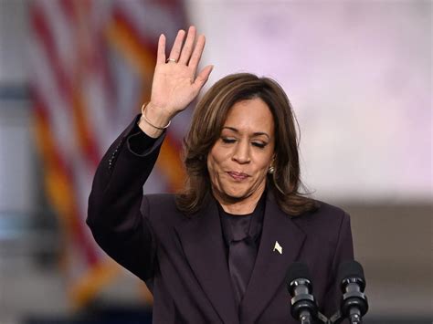 Brutal Joe Rogan Kamala Harris Pic Goes Viral After Donald Trump US