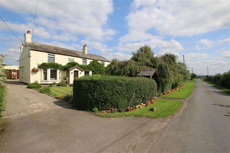 Moss Villa Moss House Lane Much Hoole 4 Bed Farm House £565000