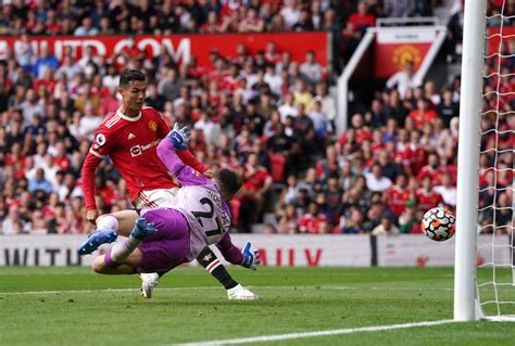 Cristiano Ronaldo scores twice in return to Manchester United - Yahoo ...