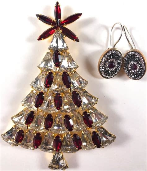 Dominique Christmas Tree Brooch Austrian Crystals Gem