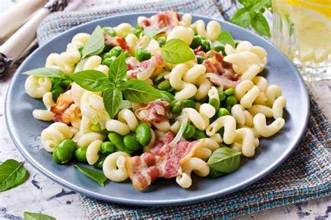 Pasta Fave E Pancetta La Ricetta Facile E Veloce Buttalapasta