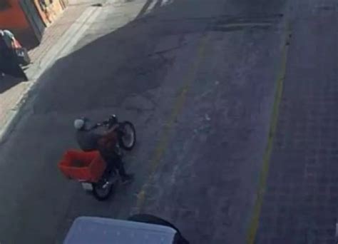 Oootra Vez Cámara De Seguridad Capta Robo En La Zona Centro De Saltillo Saltillo Head Topics