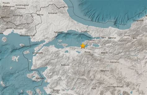 Son Dakika Stanbul Da Hissedilen Bir Deprem Meydana Geldi Trabzon