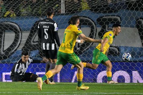 Botafogo perde na Argentina e é eliminado da Sul Americana Metrópoles