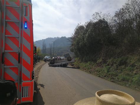 Familia se salvó de milagro tras volcamiento en Camino Monteverde en Temuco