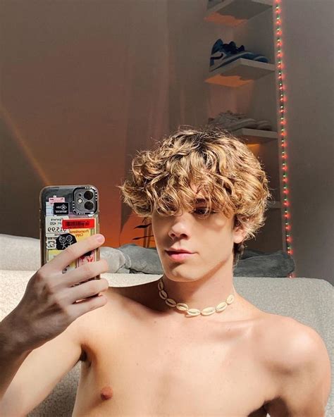 Hot White Guys With Blonde Hair In Men Blonde Hair Blonde Hair With Bangs Boy Hairstyles