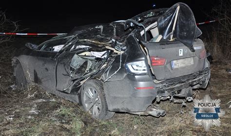 Siedlce Latek Zgin W Wypadku Bmw Roztrzaskane O Drzewo Dziennik Pl