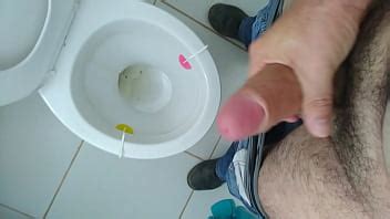 Roludo exhibe en un baño del metro XVIDEOS