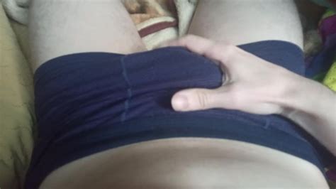 パンツのguyはパンツを撫でて楽しんでいます Pornhub Gay