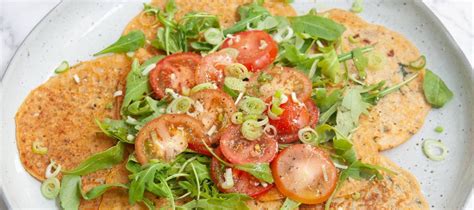 Tortitas De Lenteja Con Tomates Secos Y Albahaca