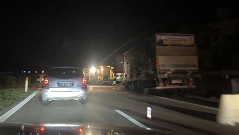 Palermo Catania Camion In Fiamme Sull Autostrada