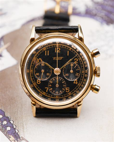 1940s Tissot chronograph with gilt dial in 18kt Yellow Gold - Sabiwatches