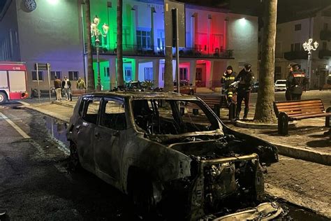 Incendiata un auto della polizia locale a Bagnara RC Falcomatà e