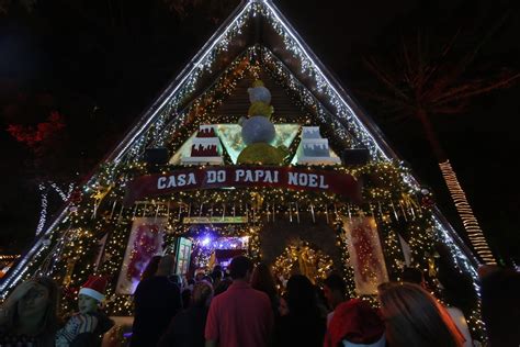 Casa Do Papai Noel Tem Decoração Iluminada Em Mais De 7 Mil Metros