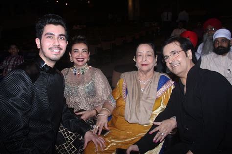 Sidhant Kapoor Benu Sehgal Pravin Kapoor And Ruhan Mahendra Kapoor At The Global Punjabi