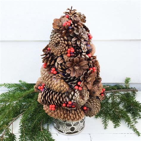 DIY Pine Cone Christmas Tree