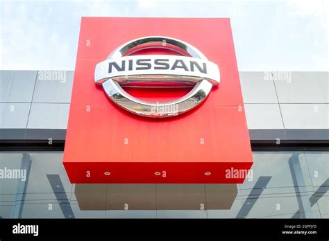 Logo de nissan hi-res stock photography and images - Alamy